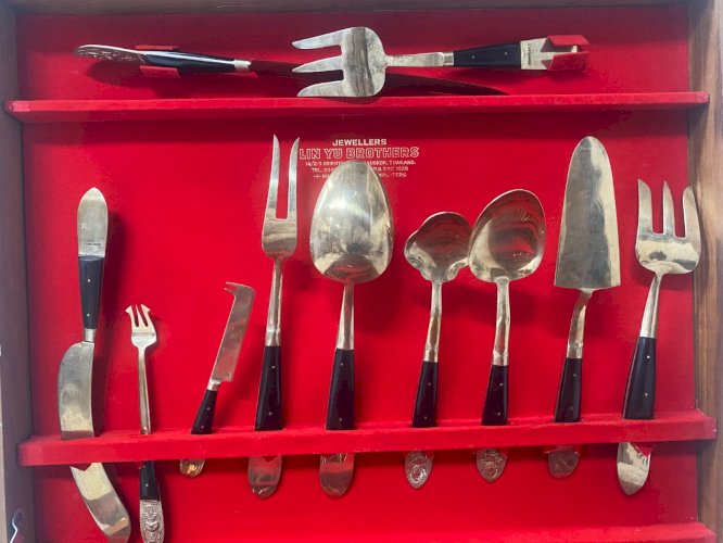 Ménagère asiatique en métal Manufacture LIN YH XX siècle