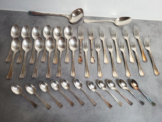 MENAGERE CHRISTOFLE MODELE CHEVRON DE 37 PIECES ART DECO
