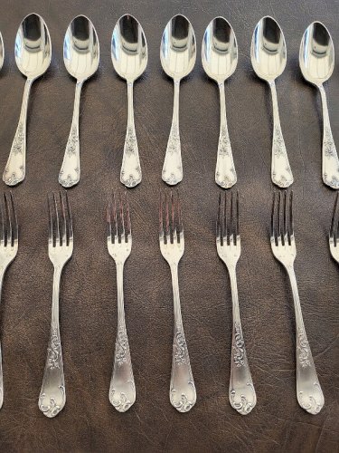 MENAGERE DE 24 PIECES METAL BLANC 84 LOUIS XV