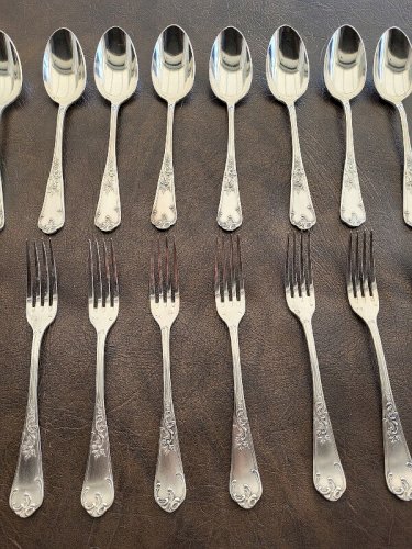 MENAGERE DE 24 PIECES METAL BLANC 84 LOUIS XV