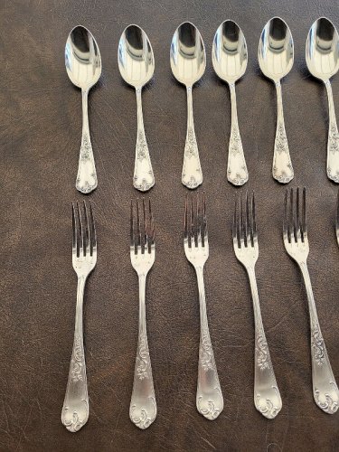 MENAGERE DE 24 PIECES METAL BLANC 84 LOUIS XV