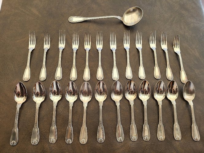 MENAGERE DE 25 PIECES METAL BLANC 84 LOUIS XV
