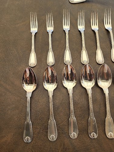 MENAGERE DE 25 PIECES METAL BLANC 84 LOUIS XV