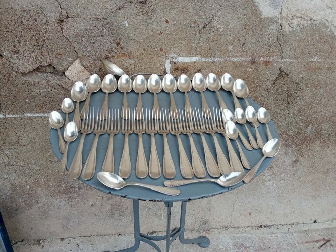 Ménagère de 36 pièces en métal argenté – Orfèvres Argental 