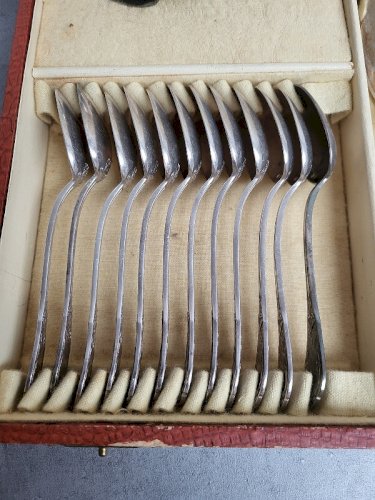 MENAGERE DE 39 PIECES STYLE LOUIS XVI EN METAL ALLIAGE BLANC