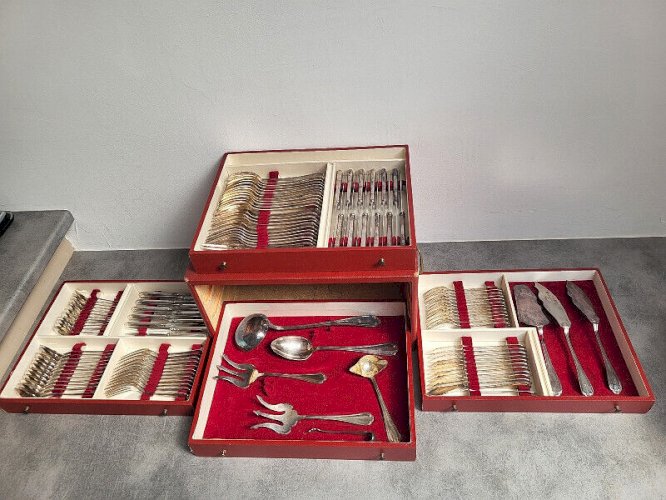 MENAGERE EN COFFRET AVEC 4 TIROIRS DE 116 PIECES SAINT MEDARD