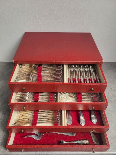 MENAGERE EN COFFRET AVEC 4 TIROIRS DE 116 PIECES SAINT MEDARD