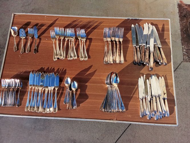 ménagère en métal argenté 98 pièces 