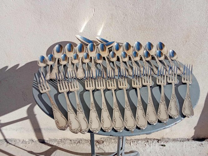 Ménagère française, 37 pièces, en métal argenté