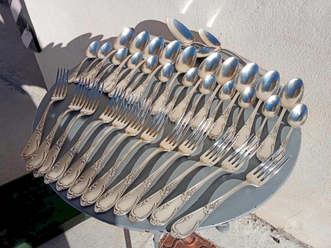 Ménagère française, 37 pièces, en métal argenté