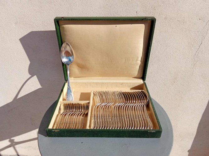 Ménagère française, 37 pièces, en métal argenté