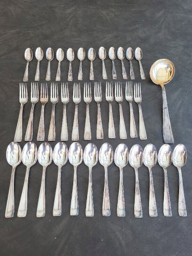 MENAGERE FRANCOIS FRIONNET DE 37 PIECES EN METAL ARGENTE