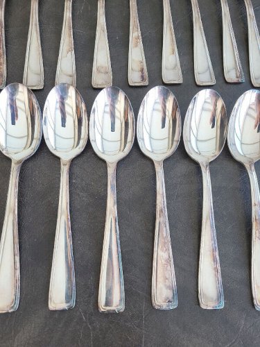 MENAGERE FRANCOIS FRIONNET DE 37 PIECES EN METAL ARGENTE