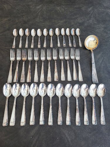 MENAGERE FRANCOIS FRIONNET DE 37 PIECES EN METAL ARGENTE