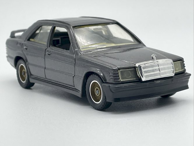 Mercedes 190E 23-16 1/43 Solido