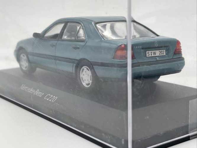 Mercedes-Benz C220  1/43 Minichamps