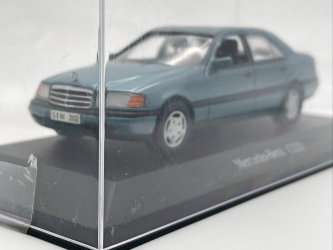 Mercedes-Benz C220  1/43 Minichamps