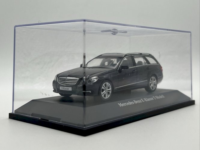 Mercedes-Benz E Klasse T- Modell  1/43 Schuco