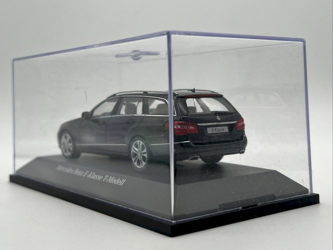 Mercedes-Benz E Klasse T- Modell  1/43 Schuco