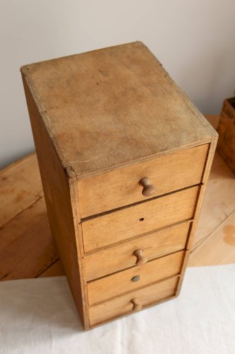 Meuble à tiroirs ancien en bois
