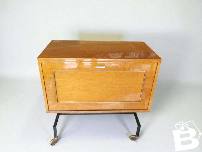 Meuble bar rangement bas sur roulettes années 60