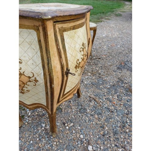 Meuble chevet Ventru en Bois doré + Tablette