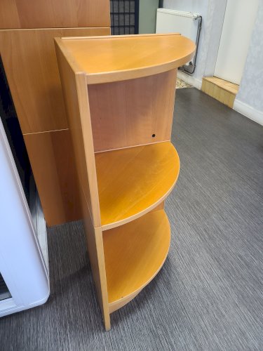 meuble de bureau à rouleaux avec étagère d'angle