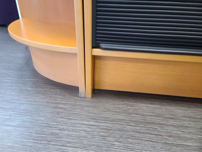 meuble de bureau à rouleaux avec étagère d'angle