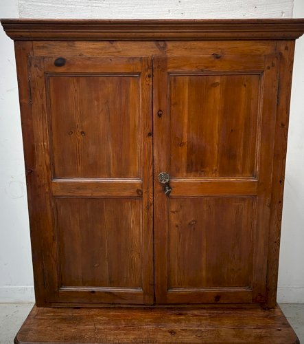 Meuble de bureau en deux corps en sapin massif  du XX siècle