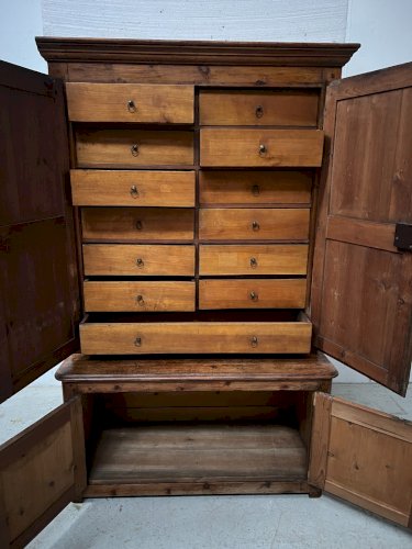 Meuble de bureau en deux corps en sapin massif  du XX siècle