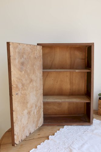 Meuble de rangement ancien en bois peint