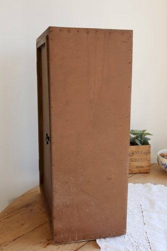Meuble de rangement ancien en bois peint