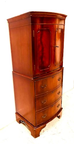 Meuble de style Anglais en acajou XX siècle