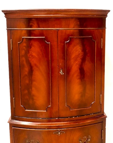 Meuble de style Anglais en acajou XX siècle