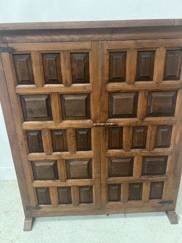 Meuble de style rennaissance a deux portes XX siècle