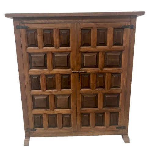 Meuble de style rennaissance a deux portes XX siècle