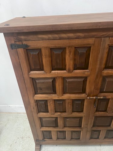 Meuble de style rennaissance a deux portes XX siècle