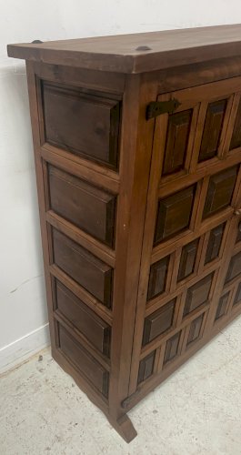 Meuble de style rennaissance a deux portes XX siècle