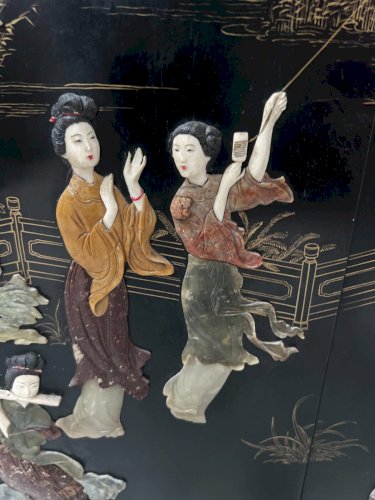 Meuble d'entre deux a deux portes a décor d'Asie XX siècle