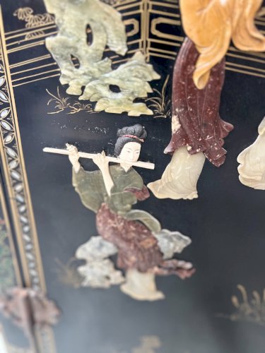 Meuble d'entre deux a deux portes a décor d'Asie XX siècle
