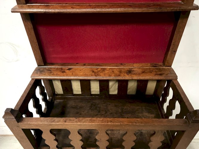 Meuble " Etimier de Picardie " en bois de chêne XVIII siècle