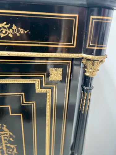 Meuble Napoléon III a une porte en bois noir et marquetrie de laiton XIX siècle
