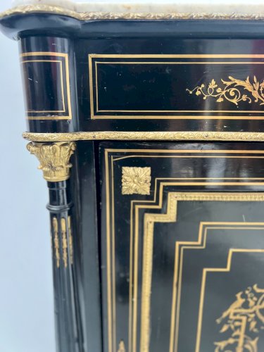 Meuble Napoléon III a une porte en bois noir et marquetrie de laiton XIX siècle