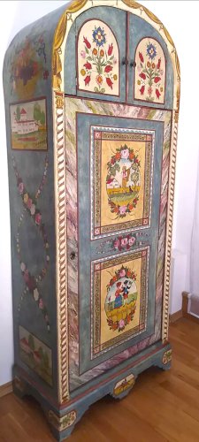 Meuble peint, Armoire décorée à la main - Art Populaire