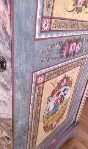 Meuble peint, Armoire décorée à la main - Art Populaire