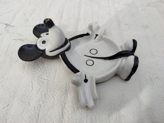 cendrier Michey avant guerre, avant 1940, porcelaine noir et blanc 