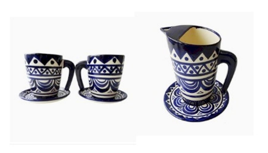 Mid-Century Set de Deux Tasses avec Pichet et soucoupes Bleu, Motif Floral signé St Jean de Bretagne 