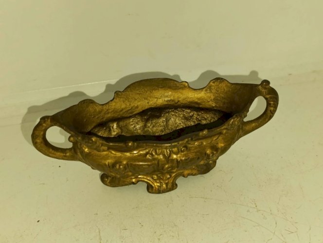 mini jardiniere decor floral en metal doré en bon etat