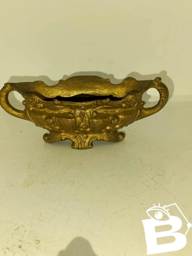mini jardiniere decor floral en metal doré en bon etat