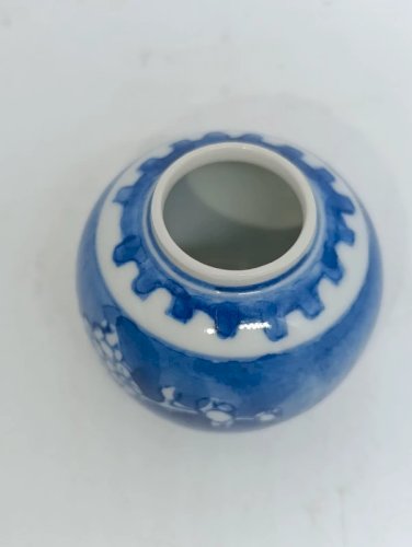mini vase en porcelaine chinois decor prunus en bon etat